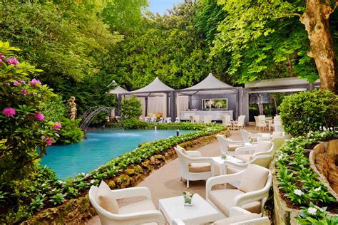 Garden hotel .